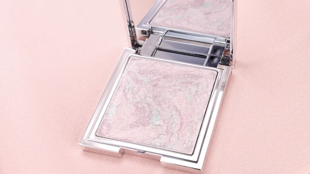 DEAR DAHLIA (ディアダリア) スキンルミナスハイライターP01の蓋を開けた様子(マーブル模様のパウダー質感)