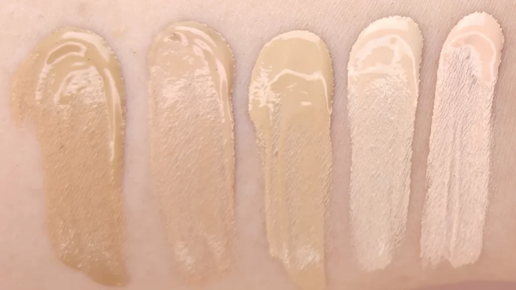 メイベリン フィットミー リキッド ファンデーション R 人気5色の腕塗りスウォッチ（左から220, 120, 118, 110, 103）