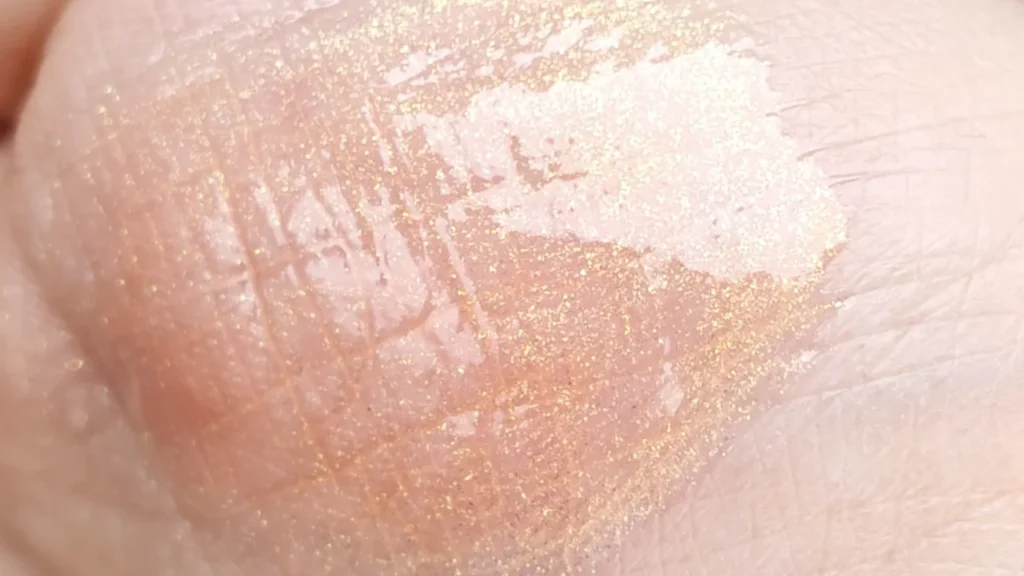 Veganize 04 Light Peach and 10 Champagne Gold layering combo swatch, gold glitter lip combo